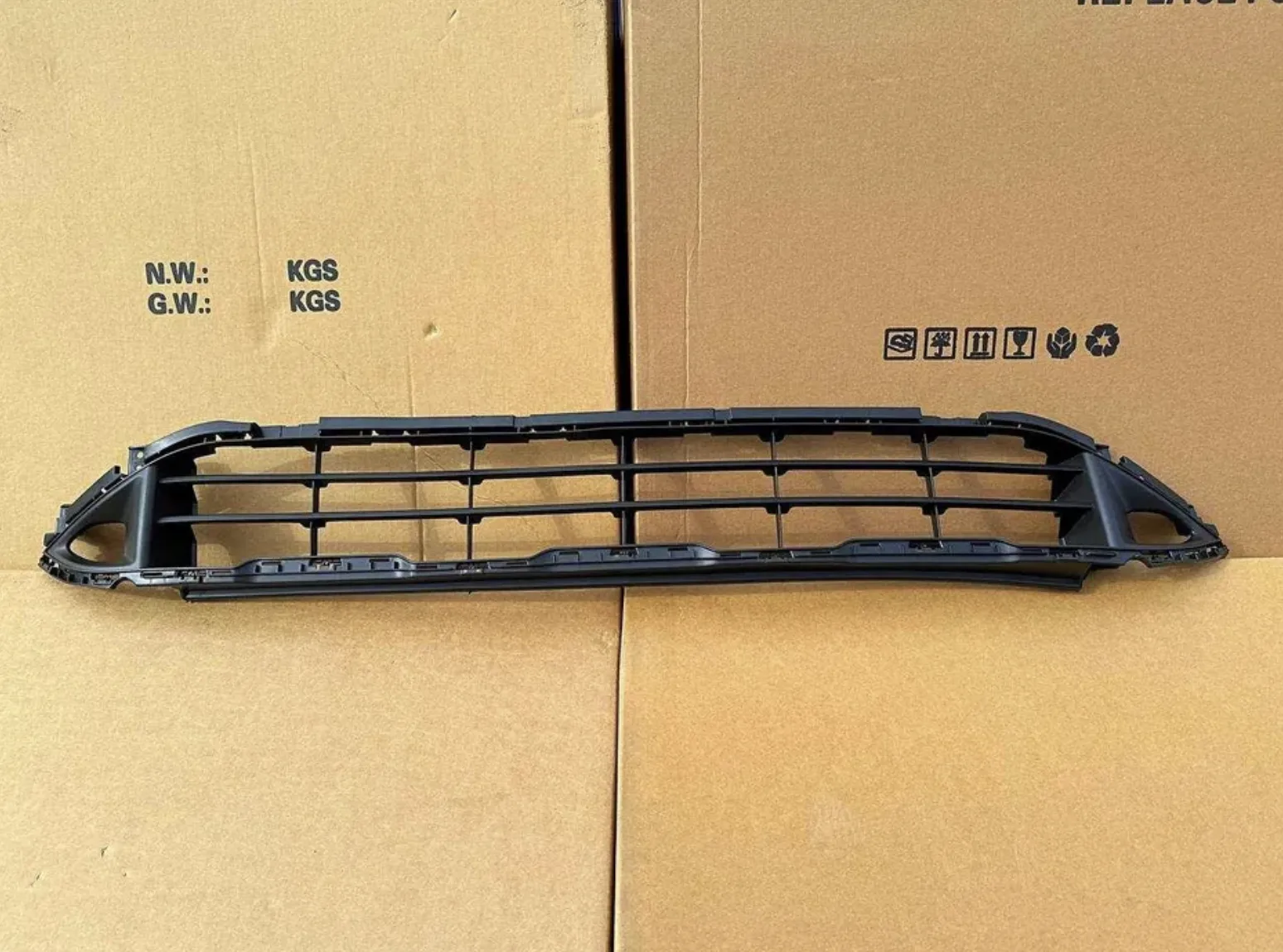Решітка переднього бампера Nissan Rogue T33 2021–2023
